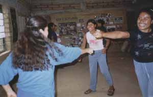 Selbstverteidigungskurs auf einem der Frauenworkshops in Oaxaca-Stadt 2003